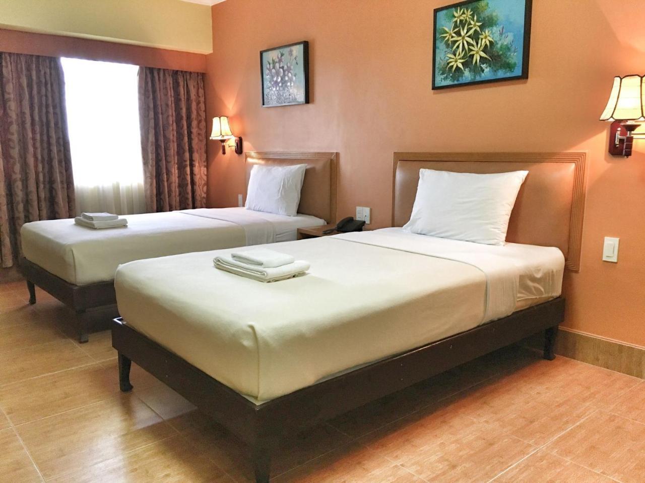 Pamulinawen Hotel Laoag Exteriér fotografie